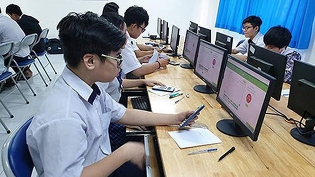 Bourses accordées aux élèves de minorités ethniques nécessiteux à Ho Chi Minh-Ville