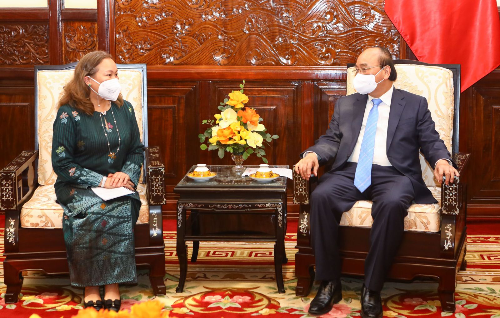 Le président Nguyên Xuân Phuc reçoit l ambassadrice de Malaisie