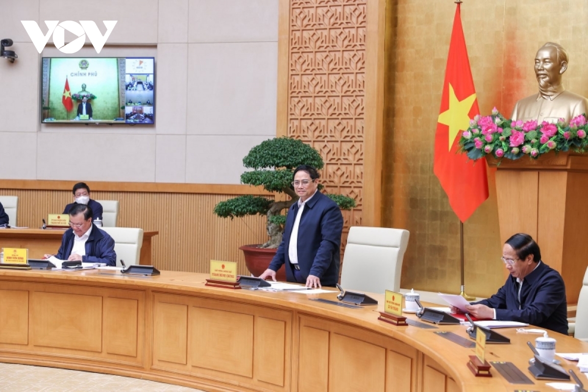 Le Premier ministre préside une réunion sur la construction des rocades à Hanoï et Ho Chi Minh-Ville