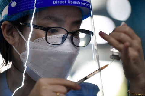 COVID-19 Plus de 157,7 millions de doses de vaccins injectés