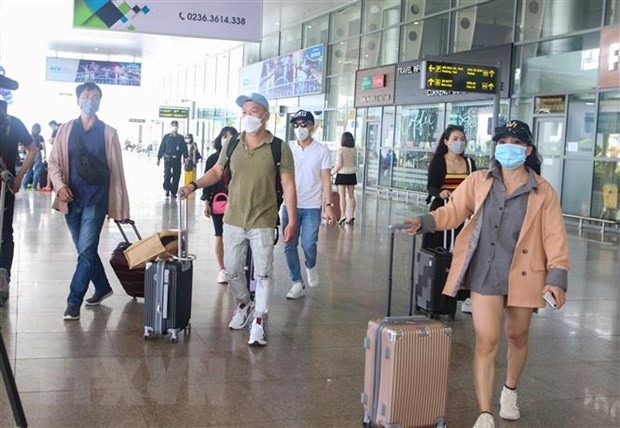 Créer des conditions favorables aux gens qui entrent au Vietnam pour accueillir le Têt