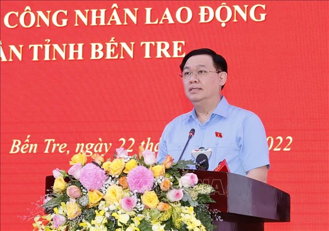 Le président de l’Assemblée nationale Vuong Dinh Hue à Ben Tre