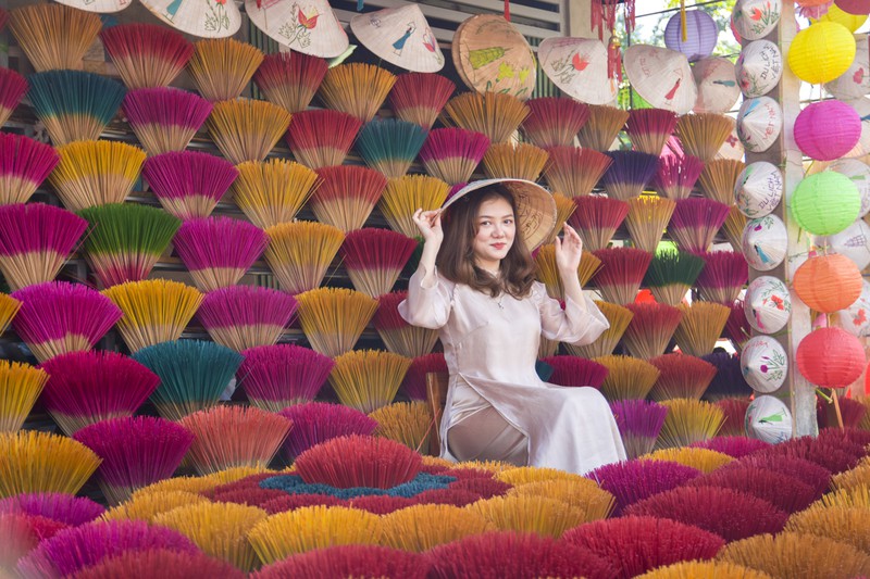 Le célèbre village de l encens de Hue à la saison du Têt