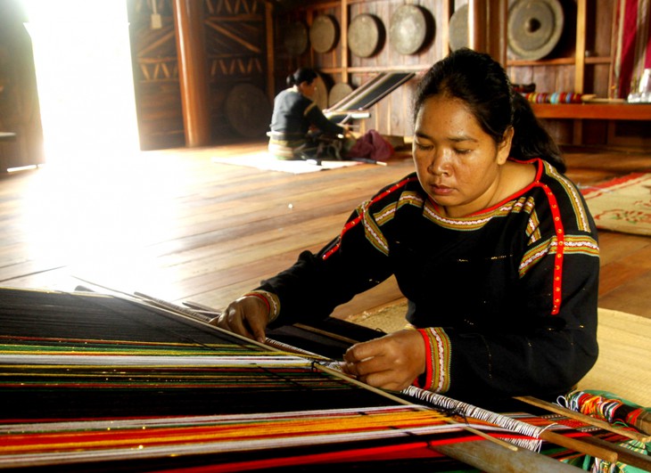 Les motifs traditionnels de l’art vestimentaire Ede