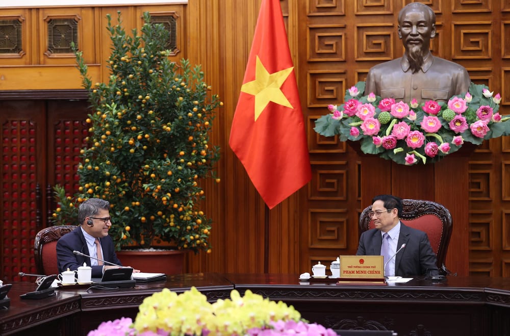 Le Premier ministre demande à AstraZeneca de continuer à fournir des vaccins anti-COVID-19 au Vietnam