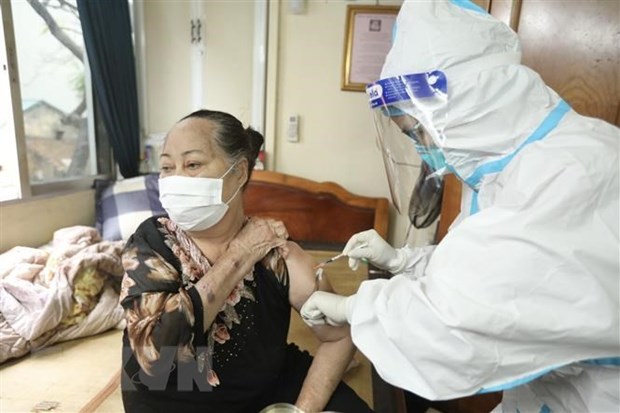 COVID-19 Vaccination à domicile pour les groupes à haut risque et vulnérables