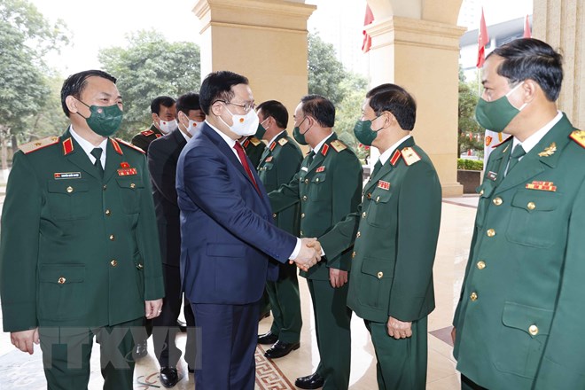 Têt le président de l’Assemblée nationale rend visite au Commandement militaire de Hanoi