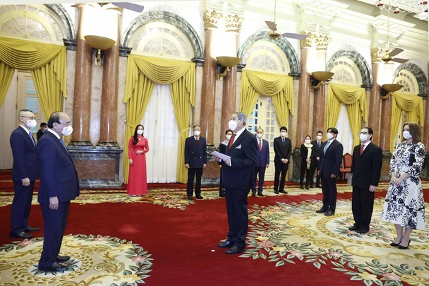 Le président Nguyên Xuân Phuc reçoit les ambassadeurs du Mexique et des États-Unis