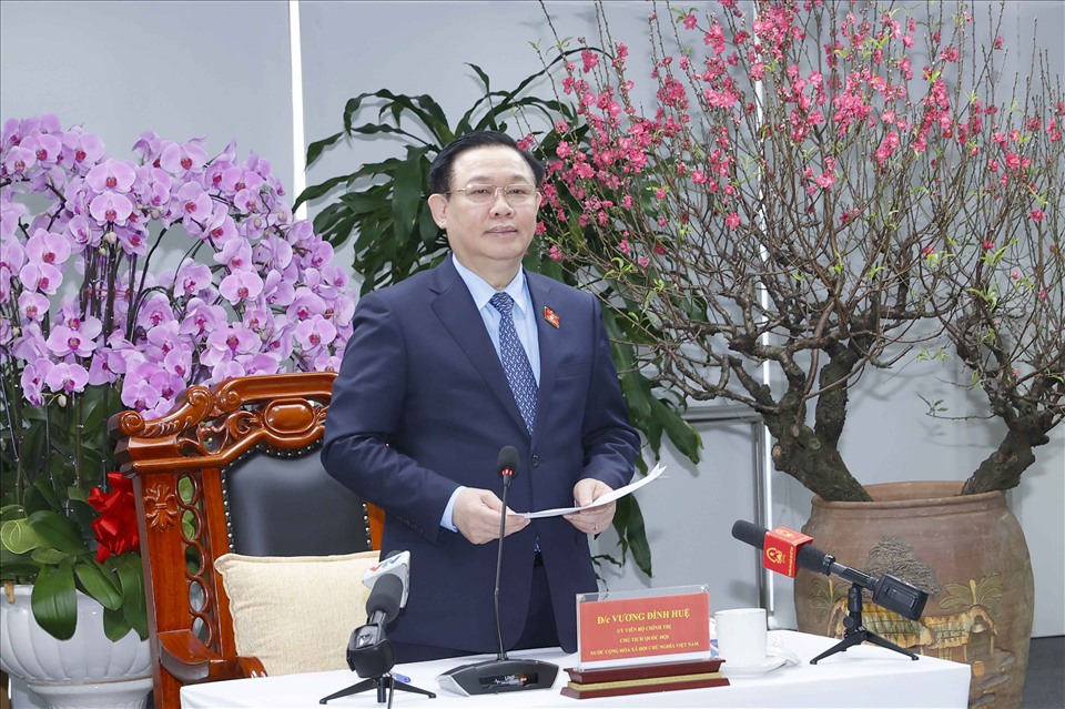 Le président de l AN travaille avec Vinatex et le ministère de l Industrie et du Commerce