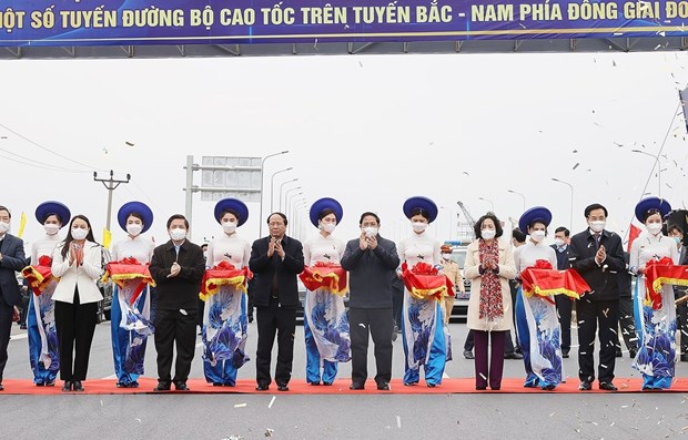 Le Premier ministre assiste à l’inauguration de l’autoroute Cao Bo-Mai Son
