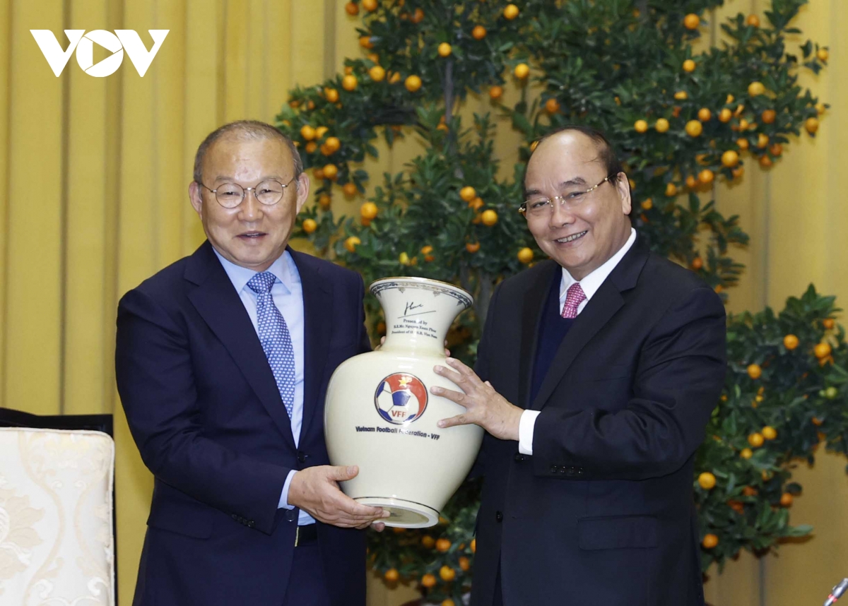 Le président Nguyen Xuan Phuc reçoit l entraîneur Park Hang Seo