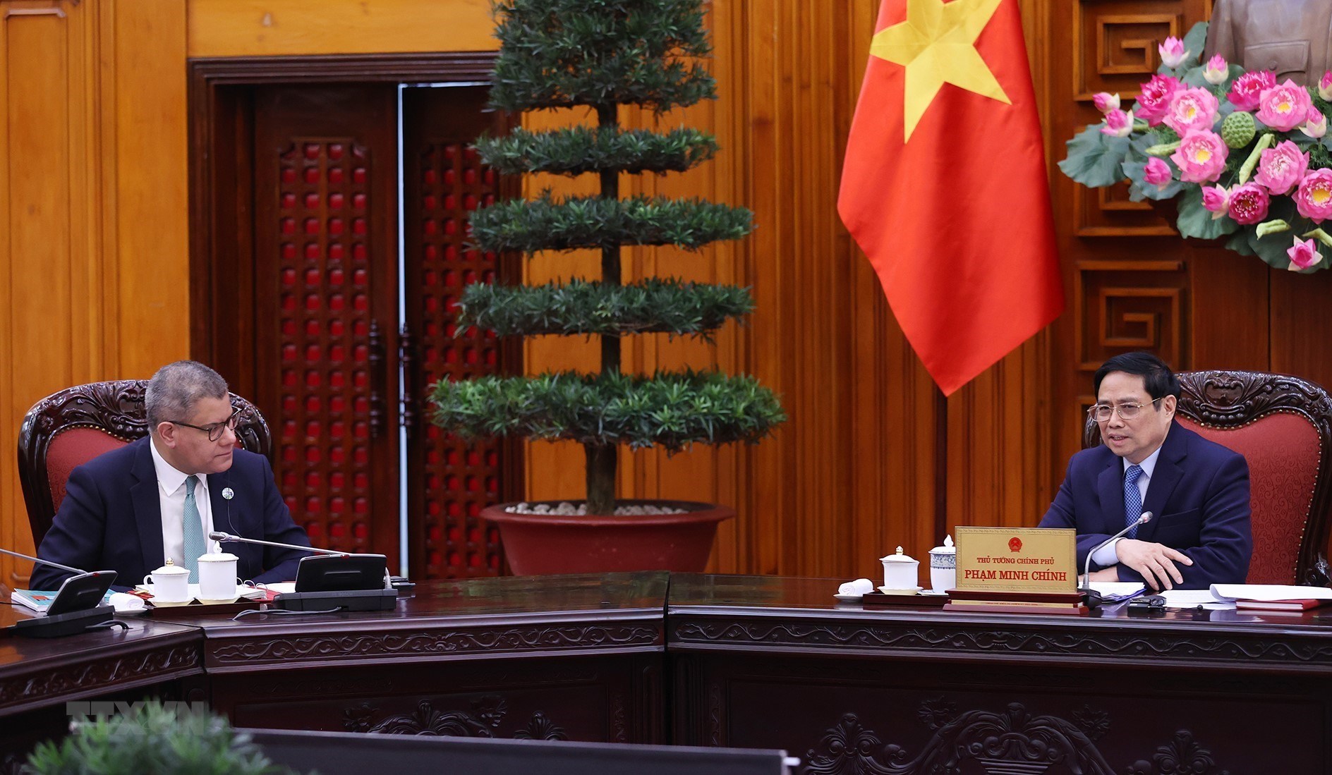 Le Premier ministre Pham Minh Chinh reçoit le président de la COP26