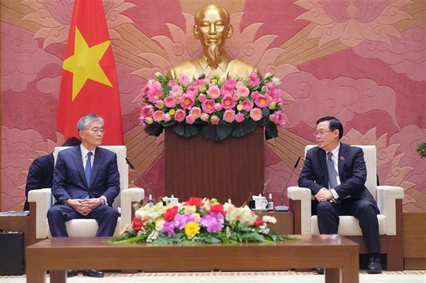 Le président de l’AN Vuong Dinh Huê reçoit le président du groupe japonais Erex