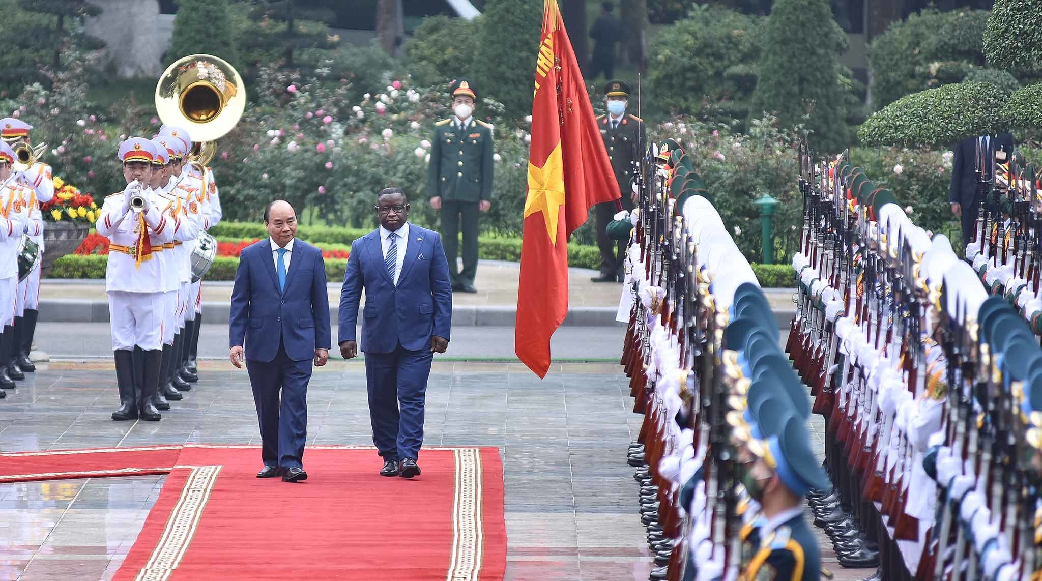 Vietnam-Sierra Leone les présidents discutent des mesures à booster les liens économiques