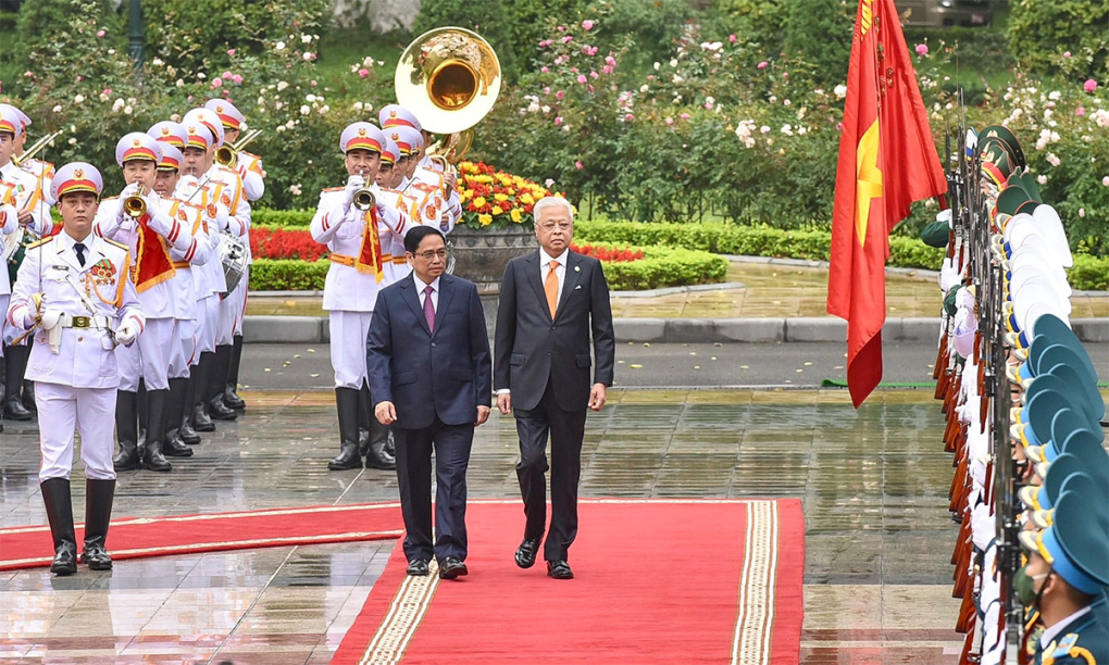 Cérémonie d accueil du Premier ministre malaisien au Vietnam
