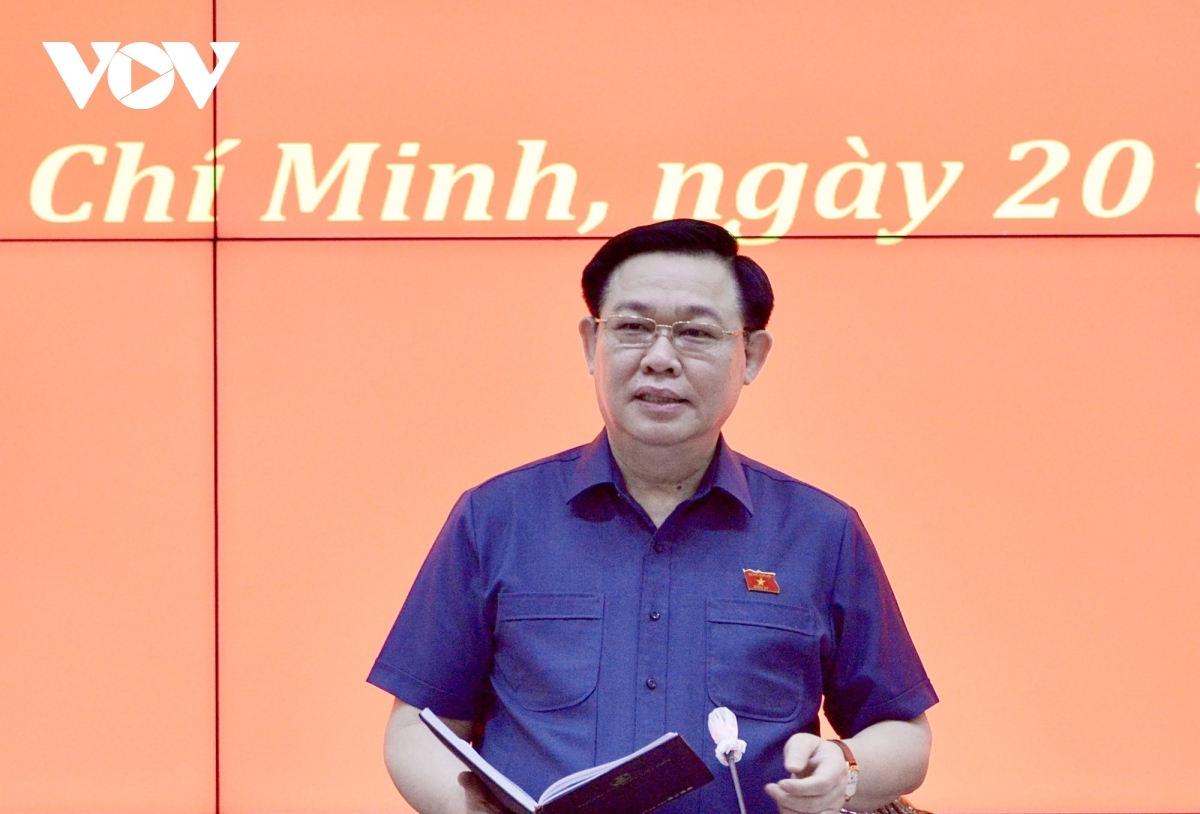 Le président de l’AN travaille avec le Comité permanent du Parti de HCM-Ville