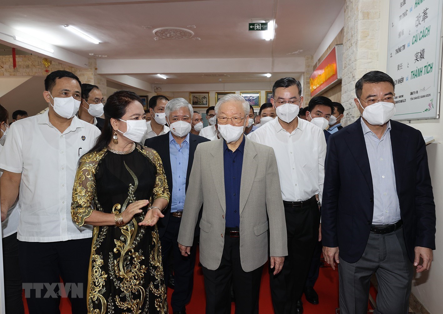 Le secrétaire général du Parti travaille avec les autorités de la province de Hoa Binh