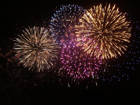 Feux d artifice à l occasion de la Fête des rois Hung à Phu Tho