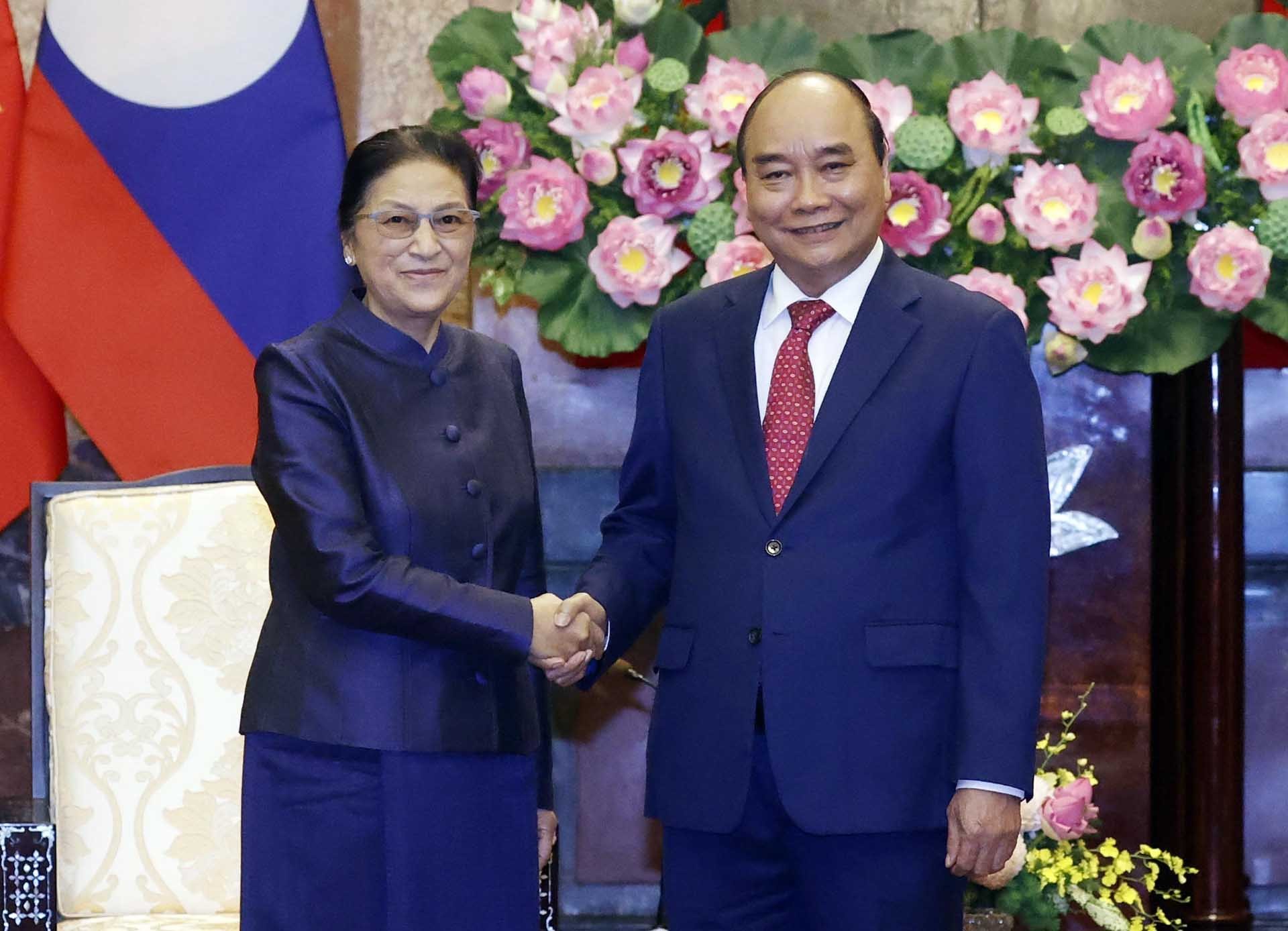 Le président Nguyen Xuan Phuc reçoit la vice-présidente lao Pany Yathoto