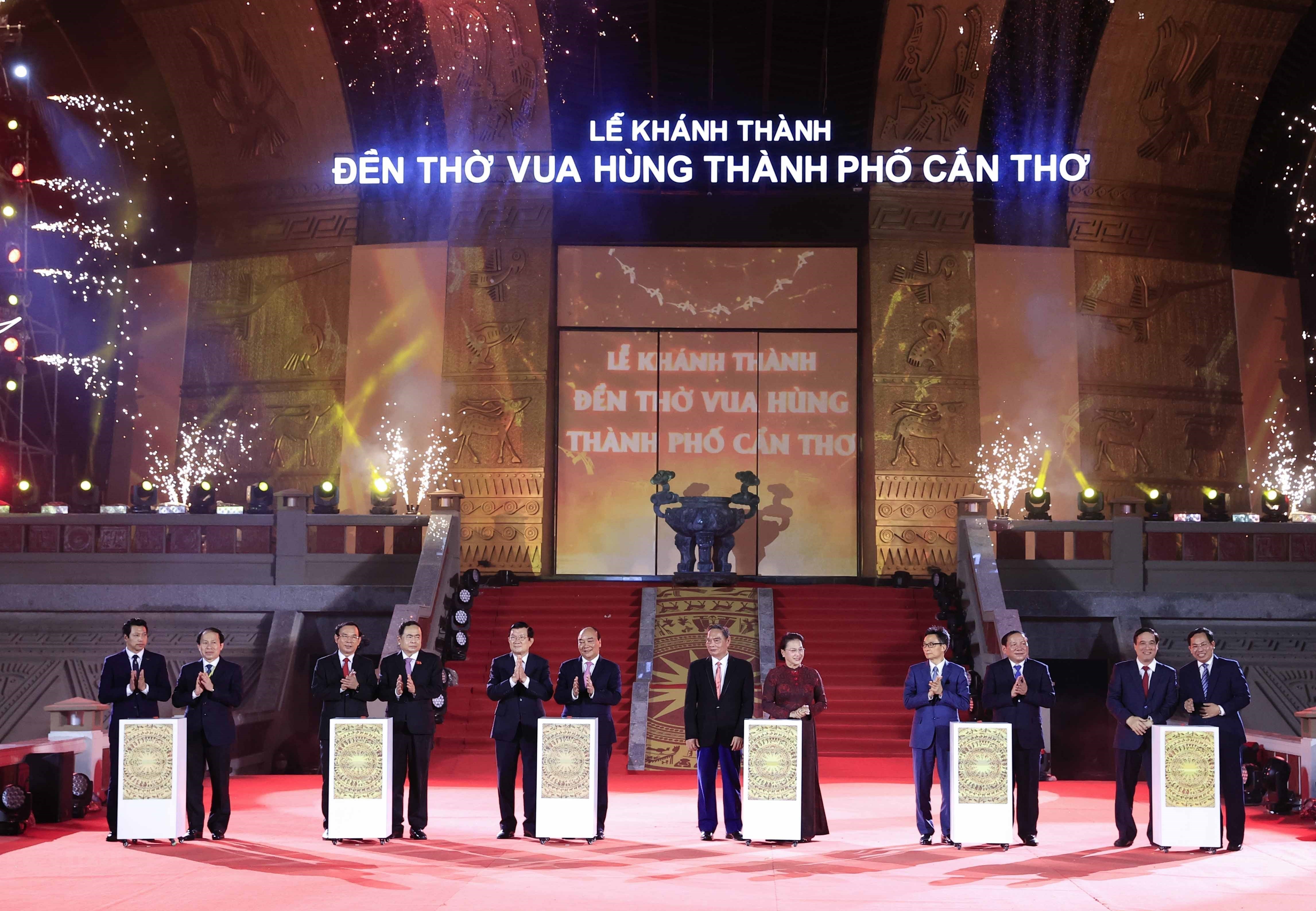 Le président glorifie les rois Hung dans leur nouveau temple à Cân Tho