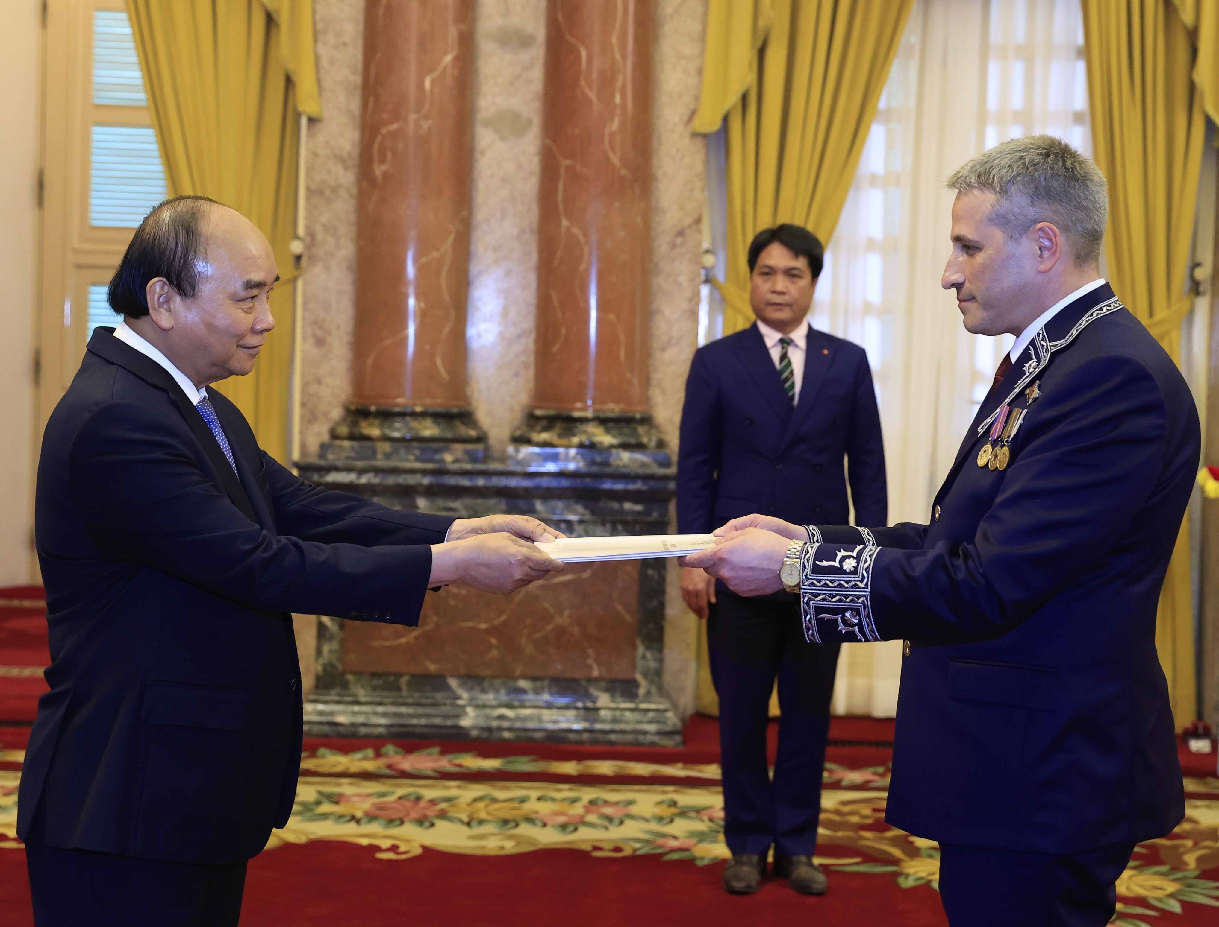 Le président Nguyen Xuan Phuc reçoit les nouveaux ambassadeurs de Biélorussie et d Égypte