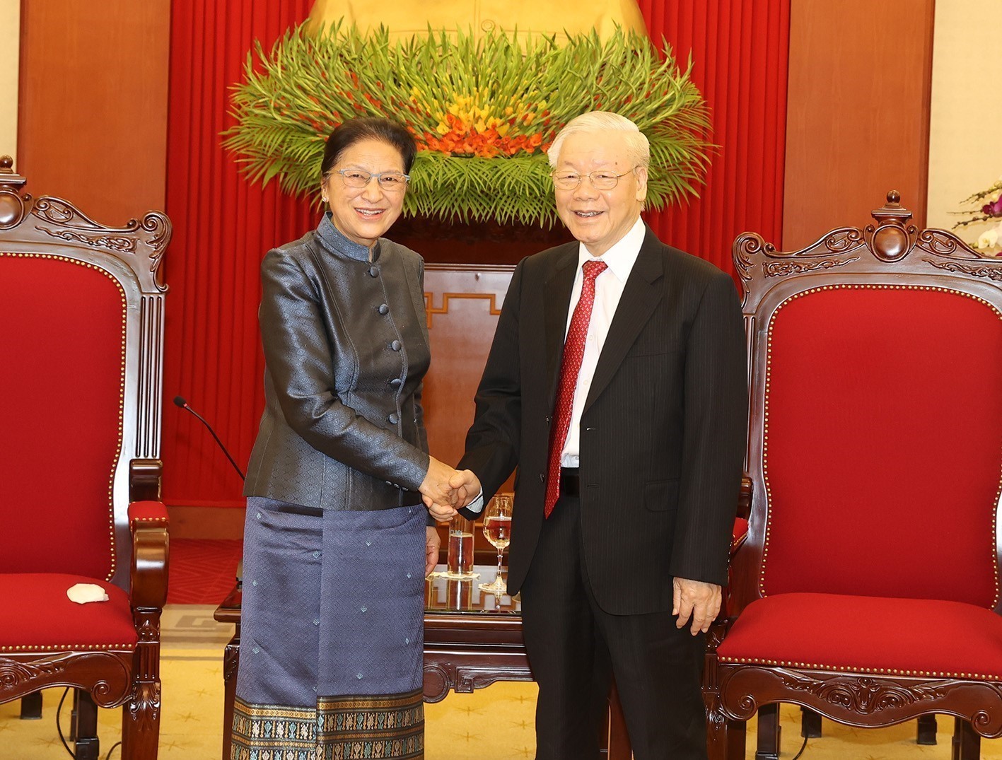 Le secrétaire général du Parti reçoit la vice-présidente du Laos