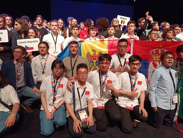 Le Vietnam décroche trois médailles lors des Olympiades européennes de physique 2022