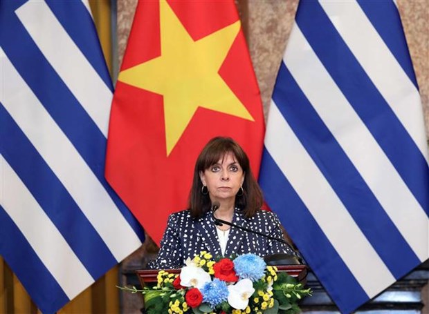 La présidente grecque termine sa visite officielle au Vietnam