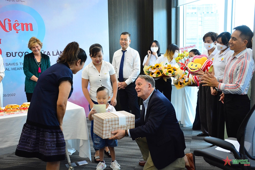 Chirurgie cardiaque pour 9 000 enfants dans le cadre du programme Heartbeat Vietnam
