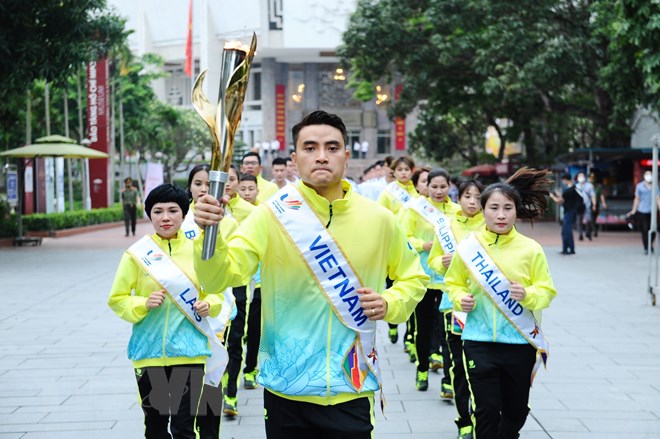 La flamme des 31es Jeux d Asie du Sud-Est allumée dans la capitale Hanoi