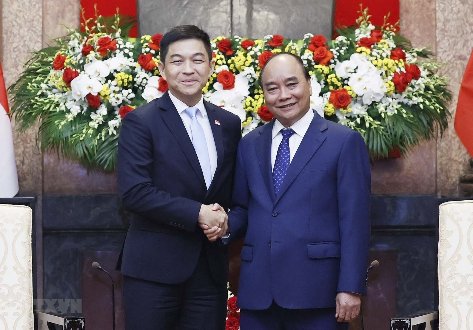 Le président Nguyen Xuan Phuc rencontre le président du Parlement de Singapour