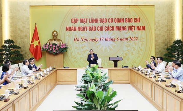 Le Premier ministre Pham Minh Chinh salue la presse et montre la voie à suivre