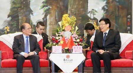 国会主席阮生雄会见中国湖南省委书记、省人大常委会主任徐守盛。