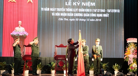 越南9号军区武装力量荣获一等军功勋章