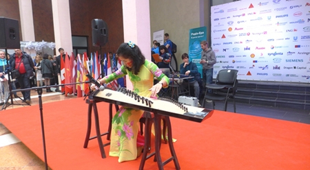 越南参加在乌克兰举行的慈善展销会活动