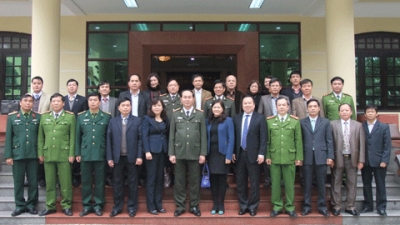 陈大光大将与高平省骨干领导进行工作会议