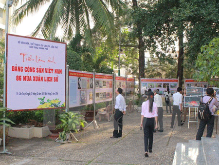 《越南共产党——历史春天86周年》图片展在芹苴市举行