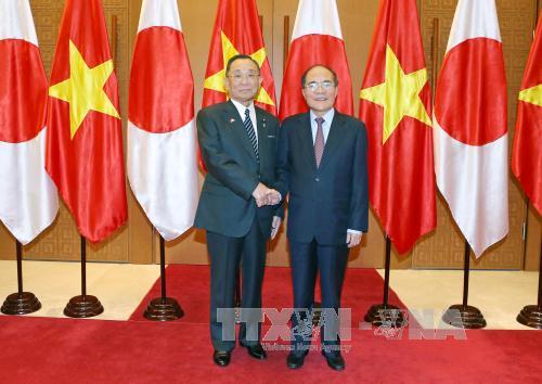 国会主席阮生雄会见日本参议院主席