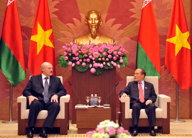 国会主席阮生雄会见白俄罗斯总统卢卡申科