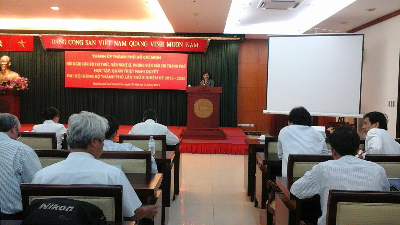 胡志明市知识分子学习贯彻越共胡志明市第十次代表大会决议精神