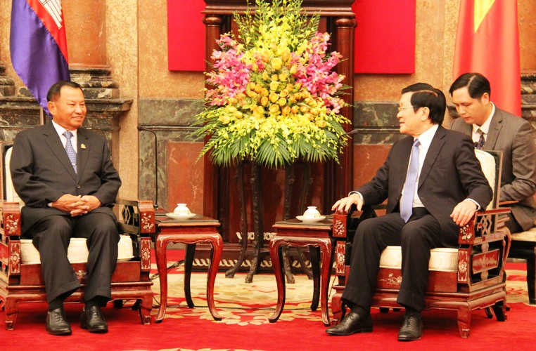越南国家主席张晋创会见柬埔寨参议院议长赛冲