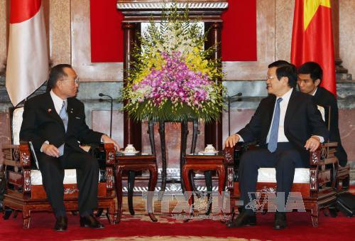 越南国家主席张晋创会见日本参议院议长山崎正昭