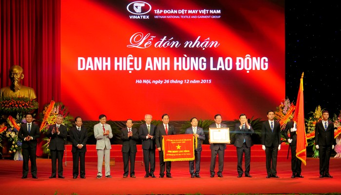 越南国家主席张晋创出席越南纺织服装集团成立20周年庆典