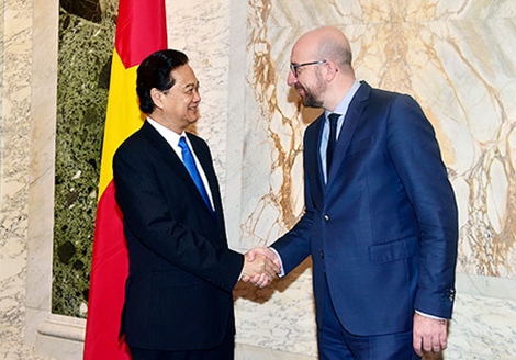 政府总理阮晋勇同比利时首相夏尔•米歇尔举行会谈