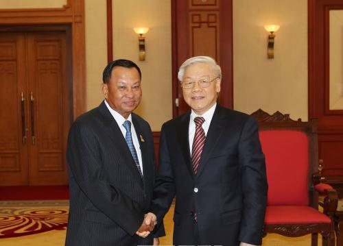 越共中央总书记阮富仲会见柬埔寨王国参议院议长赛冲