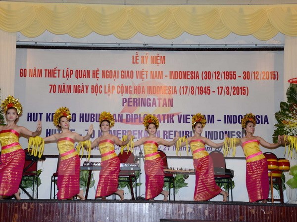 越南国家和政府领导人向印尼总统致贺信庆祝两国建交60周年