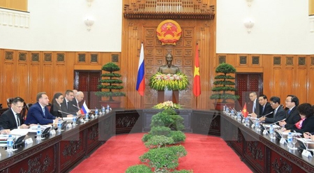 越南政府副总理黄忠海同俄罗斯政府第一副总理舒瓦洛夫举行会谈