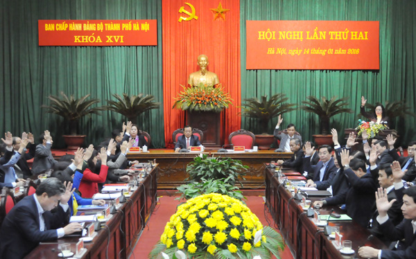 越共河内市第十六届委员会第二次全体会议 通过全届8项重点计划