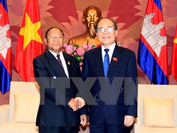 国会主席阮生雄会见柬埔寨国会主席韩桑林