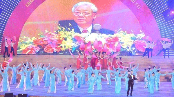 庆祝越共十二大圆满成功的《坚定的信心》艺术晚会精彩纷呈